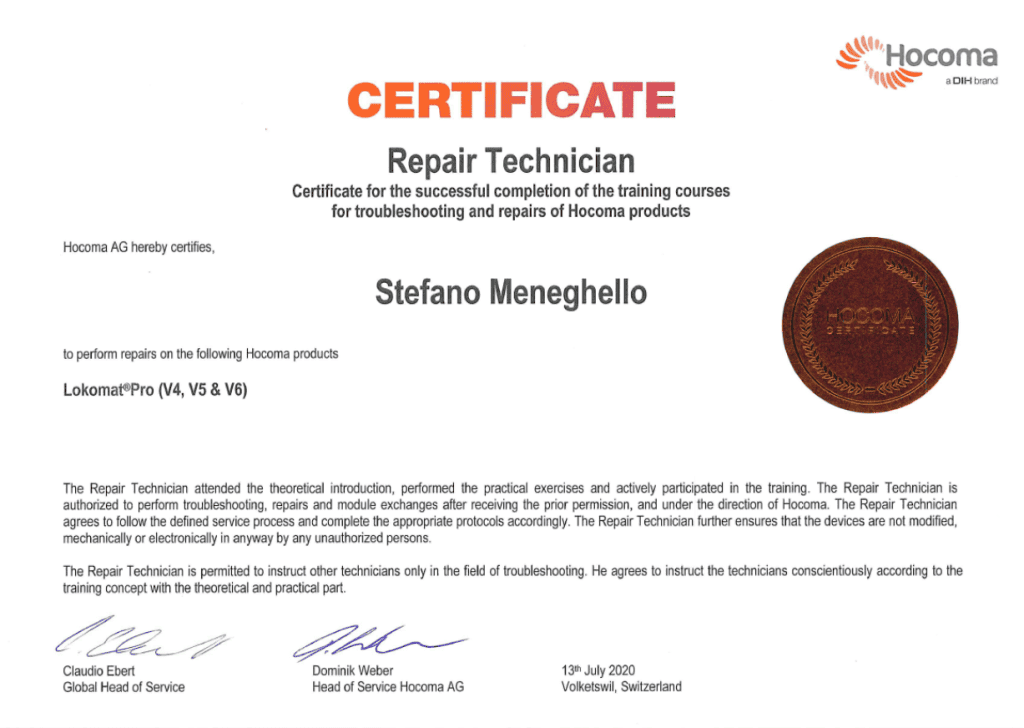 Certificado concedido a Stefano Meneghello por completar la formación de Técnico de Reparación Hocoma para LokomatPro (V4, V5 y V6), con fecha de 13 de julio de 2020, firmado por dos funcionarios.